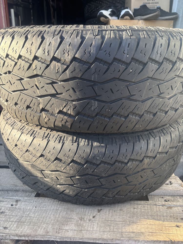 Продам резину 2 шт 265/65 R17 TOYO