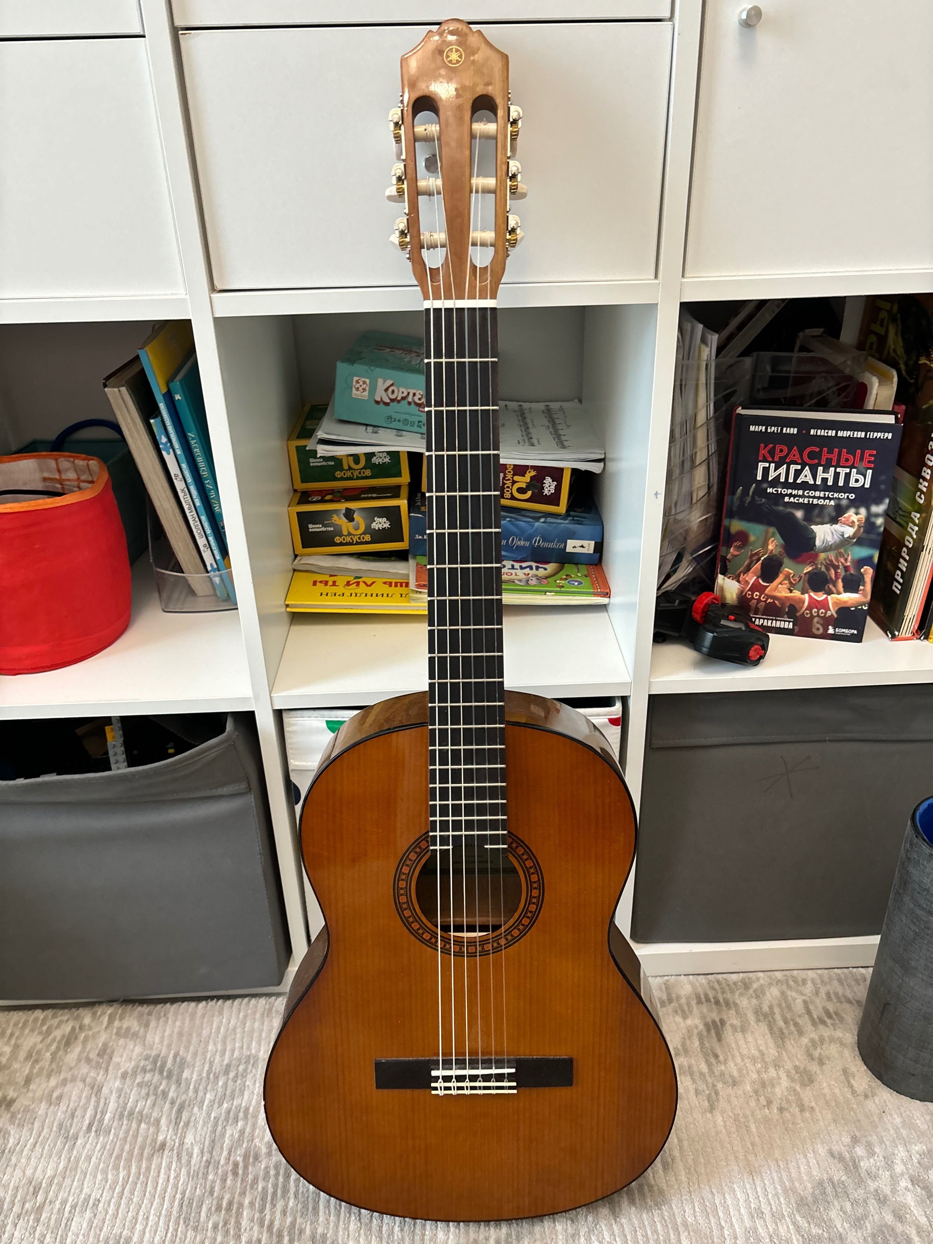 Продается гитара Yamaha CGS103A