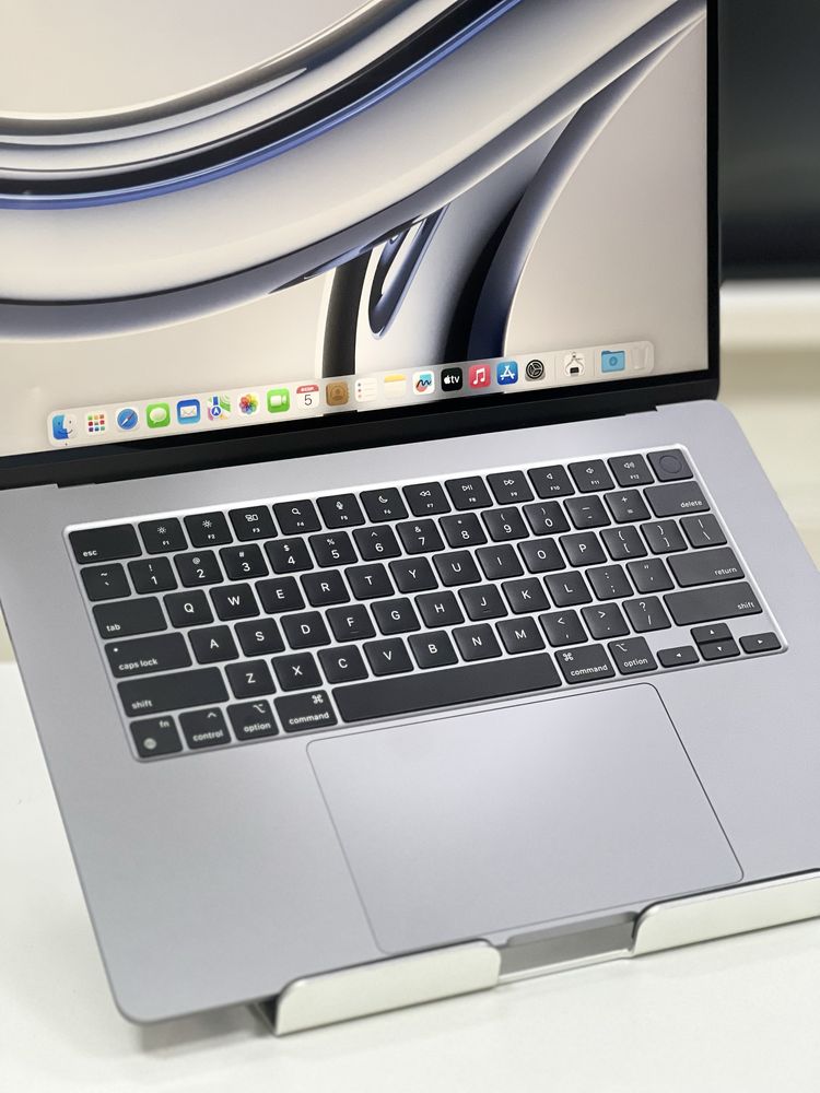 MacBook air 15,3” | M2 | ОЗУ 8Gb | SSD 256Gb | 10 циклов