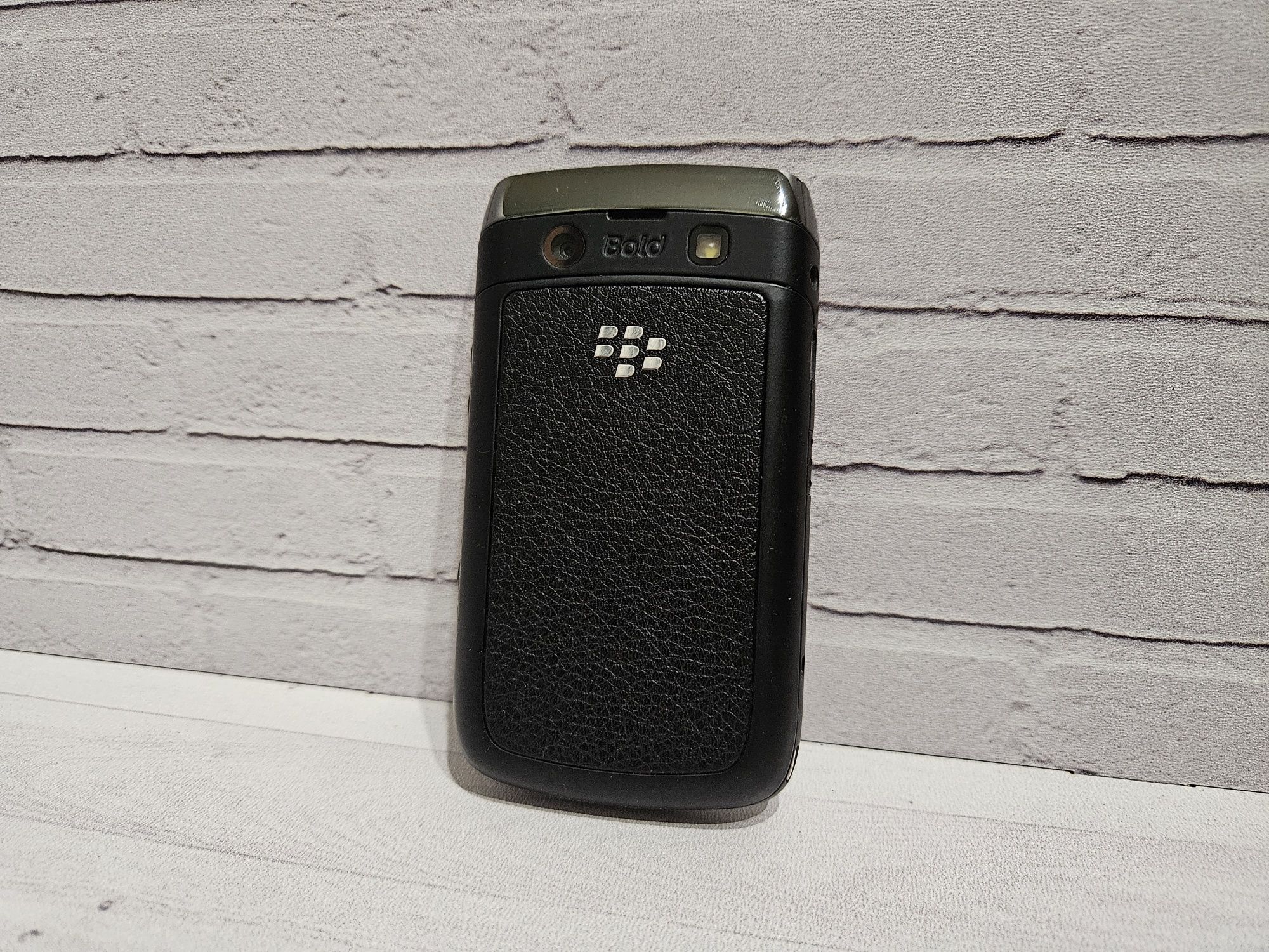 Ретро BlackBerry Bold 9700