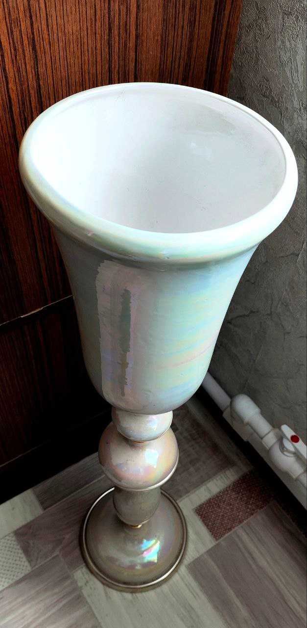 Продам вазу (высокая, на пол)