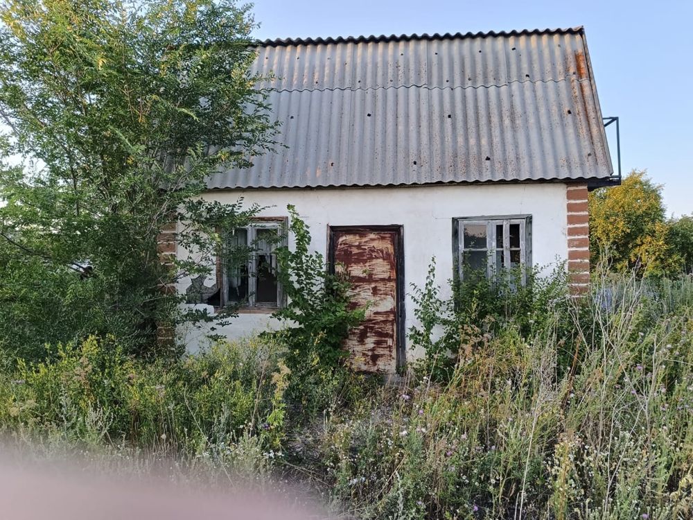 Продам дачную участок с домиком , по центральный улице дача