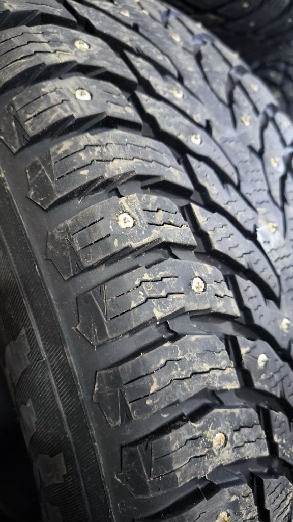Продам Nokian Hakkapeliitta 9 SUV 265/65 R17 116T с шипами