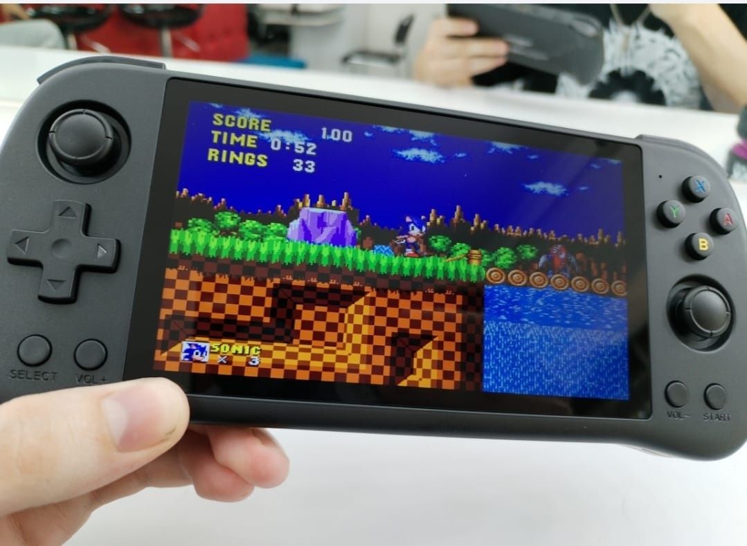 Игровая приставка почти новая +игры