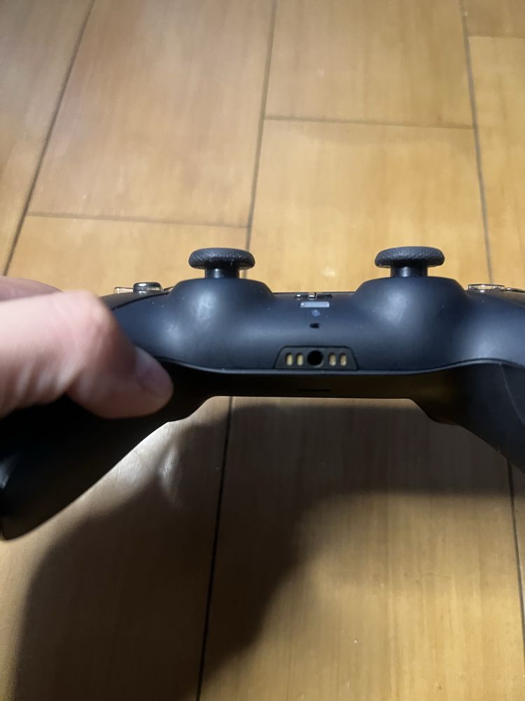 Джойстик от PS5, в черном цвете