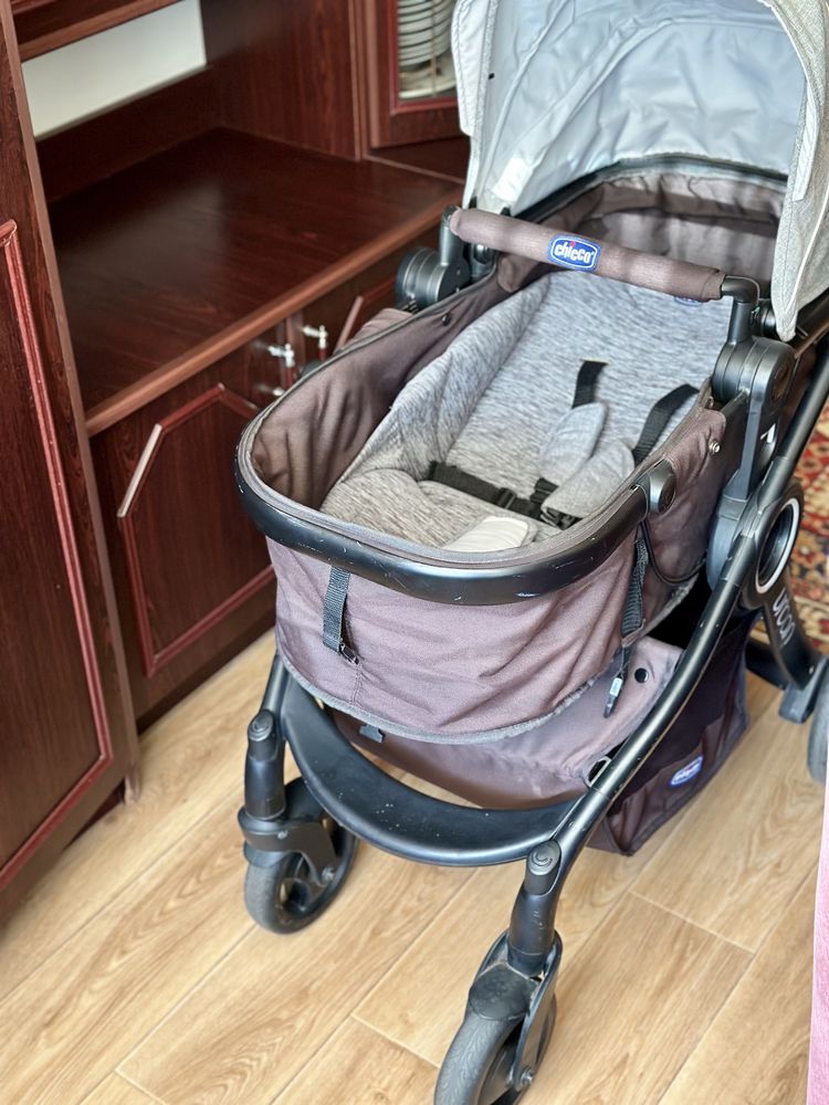 Коляска Chicco Urban 2 в 1 (люлька + прогулка 2 в 1)