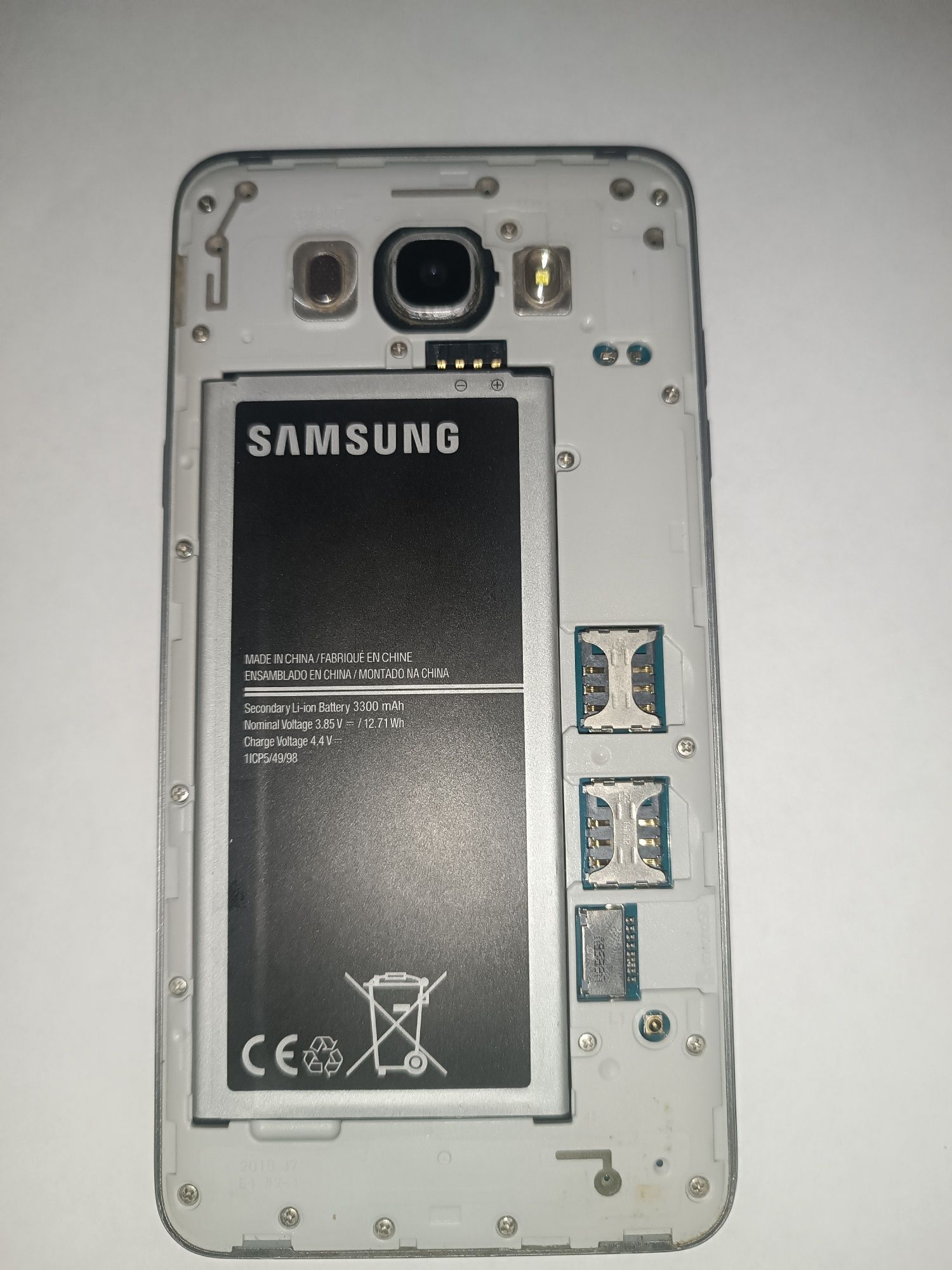 Телефон Samsung GalaxyJ7 duos 2016