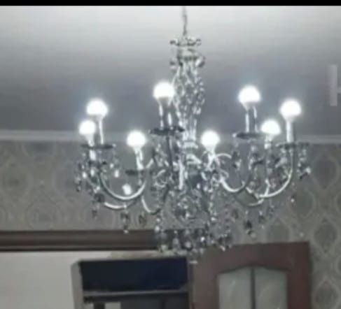 Продам комнатную Люстру