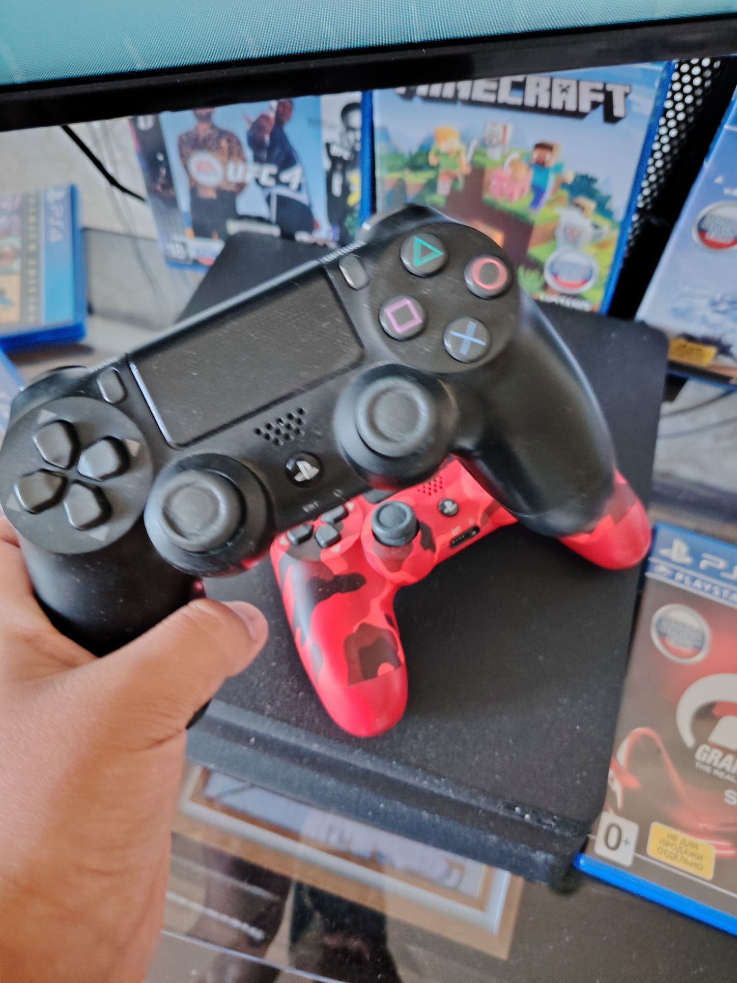 PS4 в идеальном состоянии