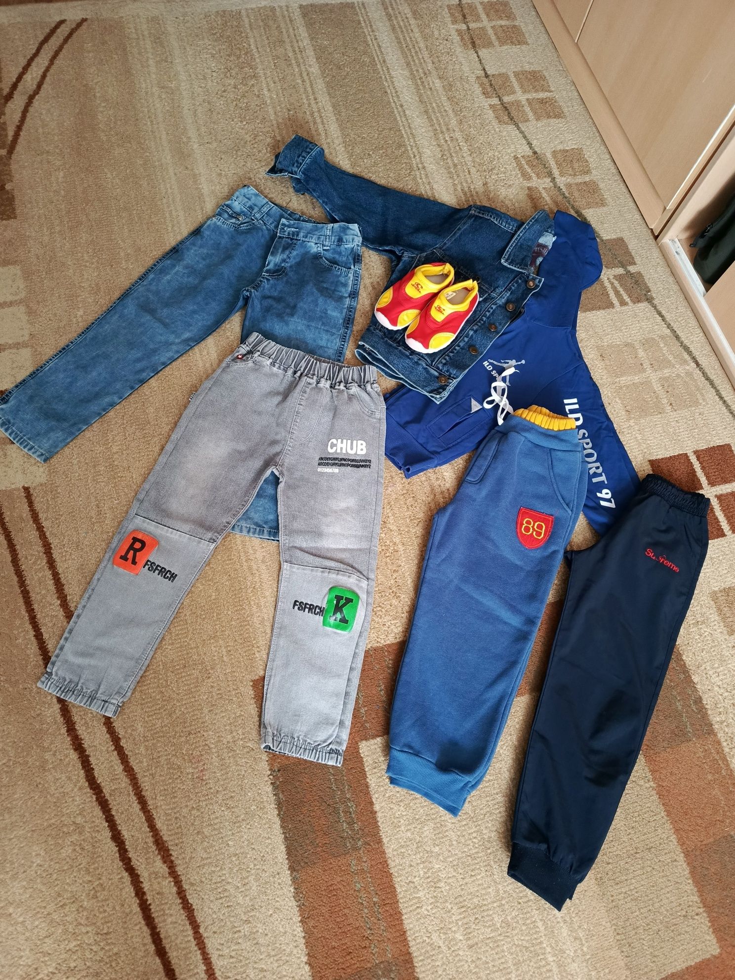 Продам хорошую одежду на мальчика