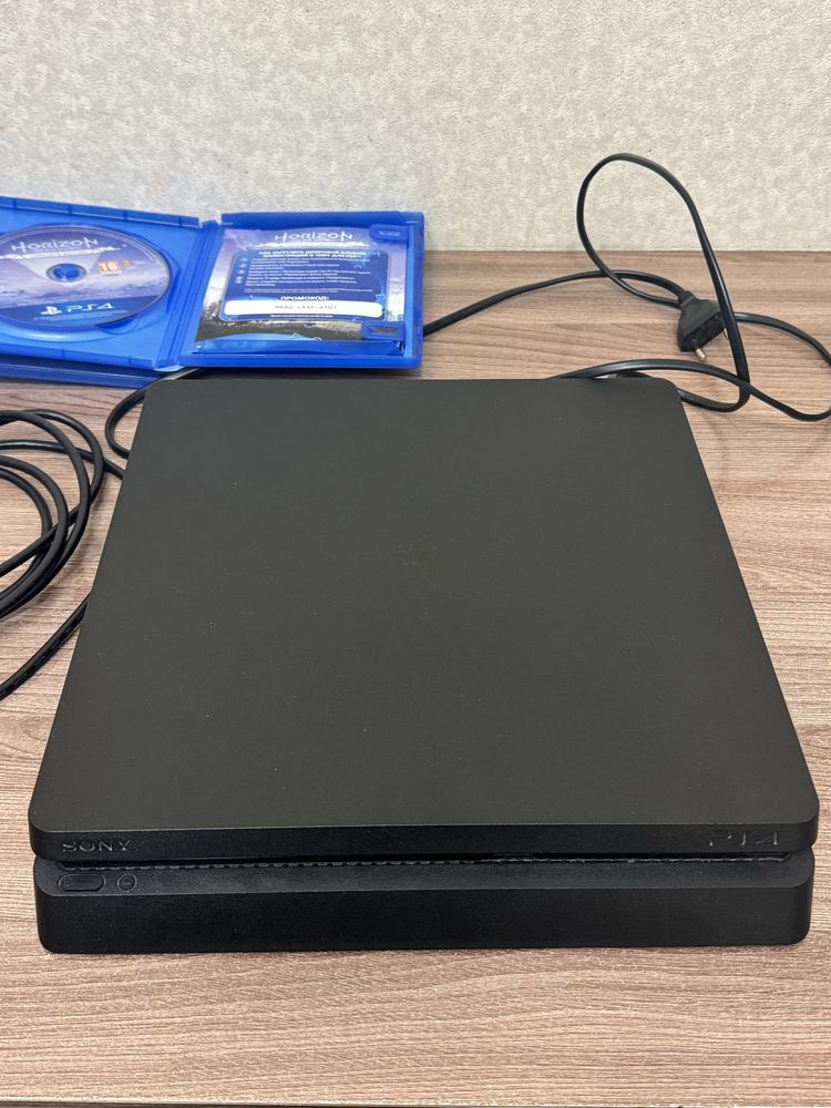 Продам PlayStation 4 Slim 1ТБ