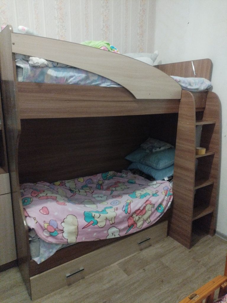 Двухъярусная кровать