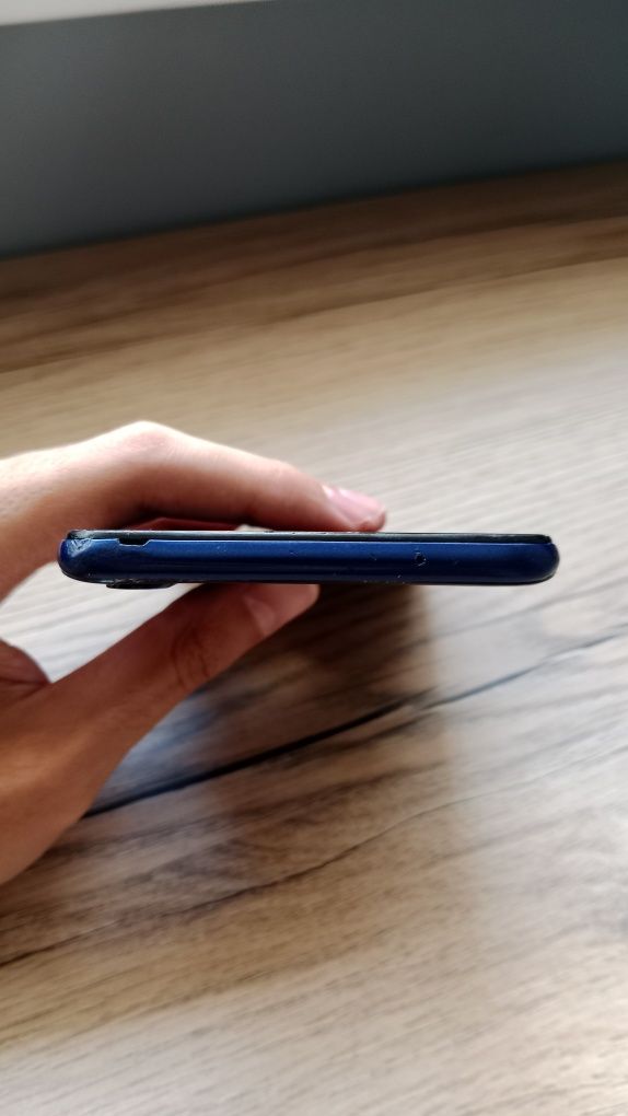 Продаю Samsung Galaxy A20s, 32ГБ смартфон, симкарта не работает