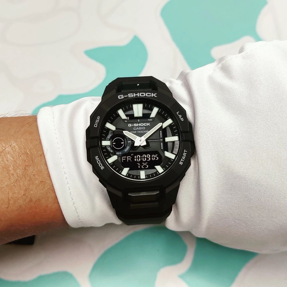 Наручные часы Casio G-Shock шагомер GBA-950-1A блютус