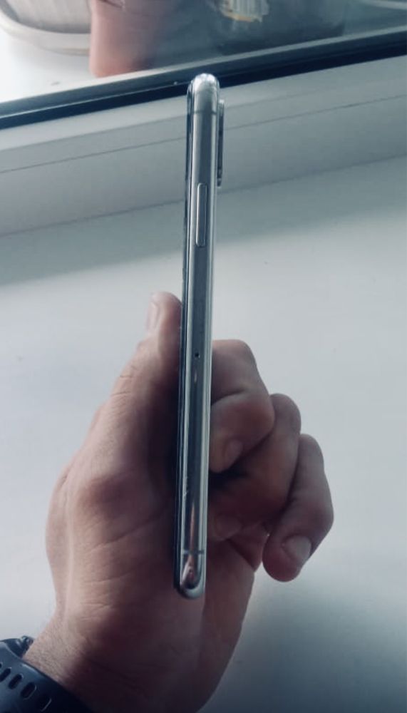 Продам iPhone X 10 в хорошем состоянии