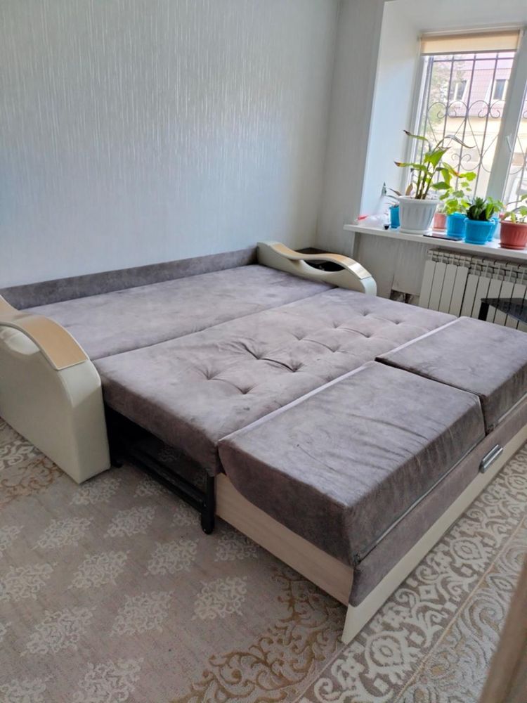 Продам диван выдвижной с ящиками