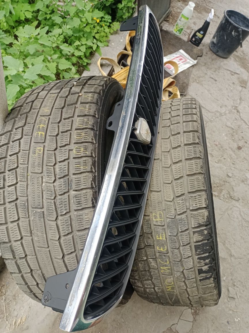 Продам Оригинальную решётку чайзера 90