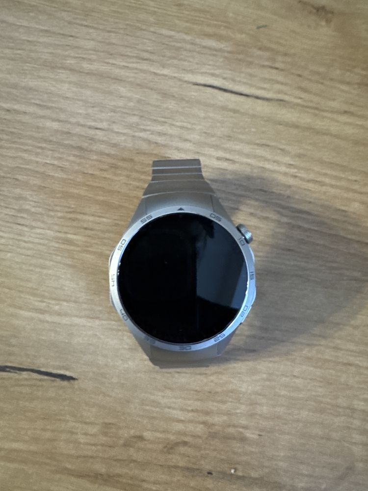 Продаю часы huawei GT 4