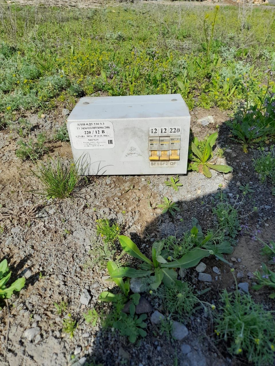 Продам преобразователь тока 220 V на 12 V