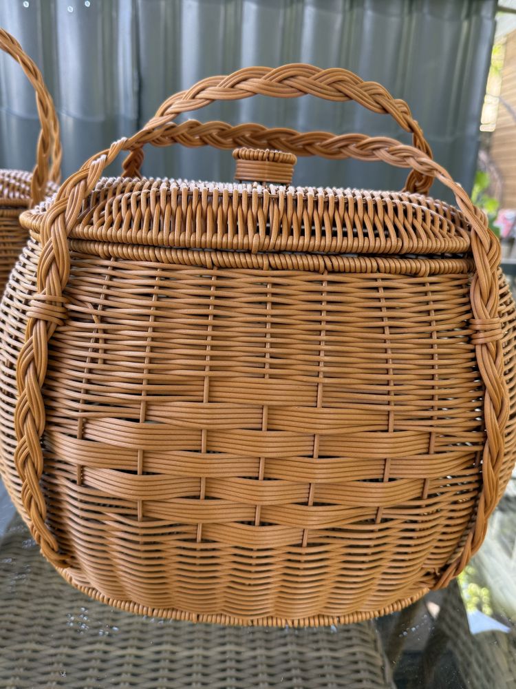 Корзины плетенные из ротанга
