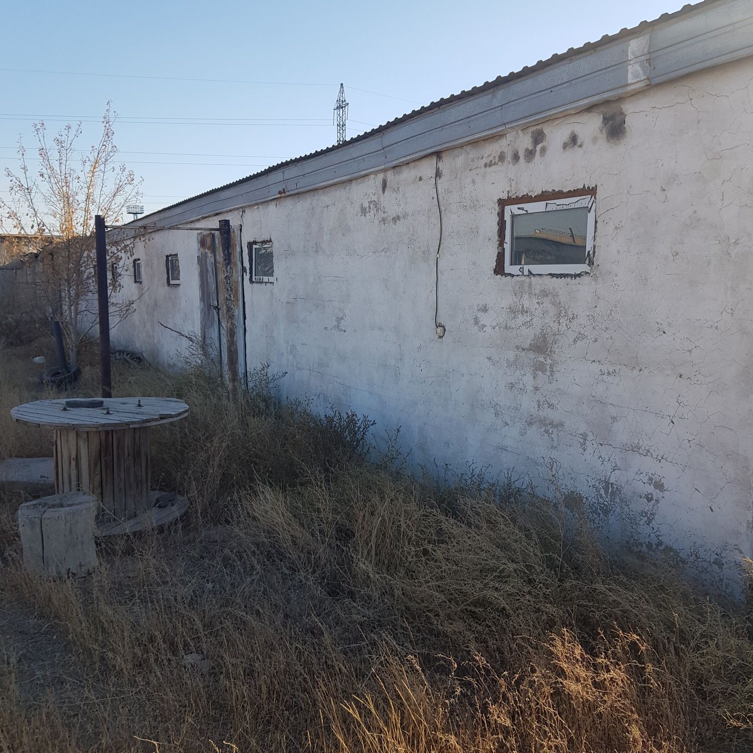 Продается производственная база.боксы 600кв.м .откормочная база 200кв.