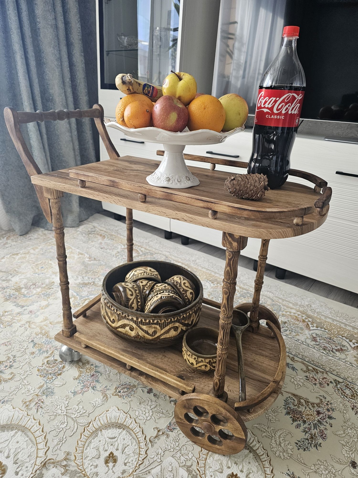 Сервировочный стол