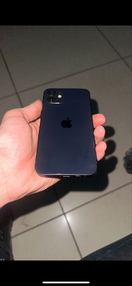 Iphone 12 продаеться