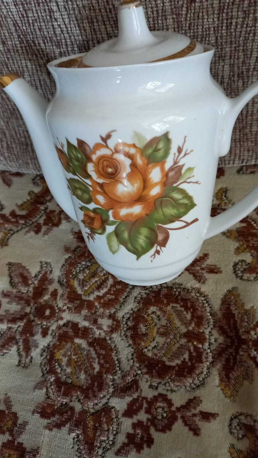 Бокалы, фужеры, чайник , сахарница