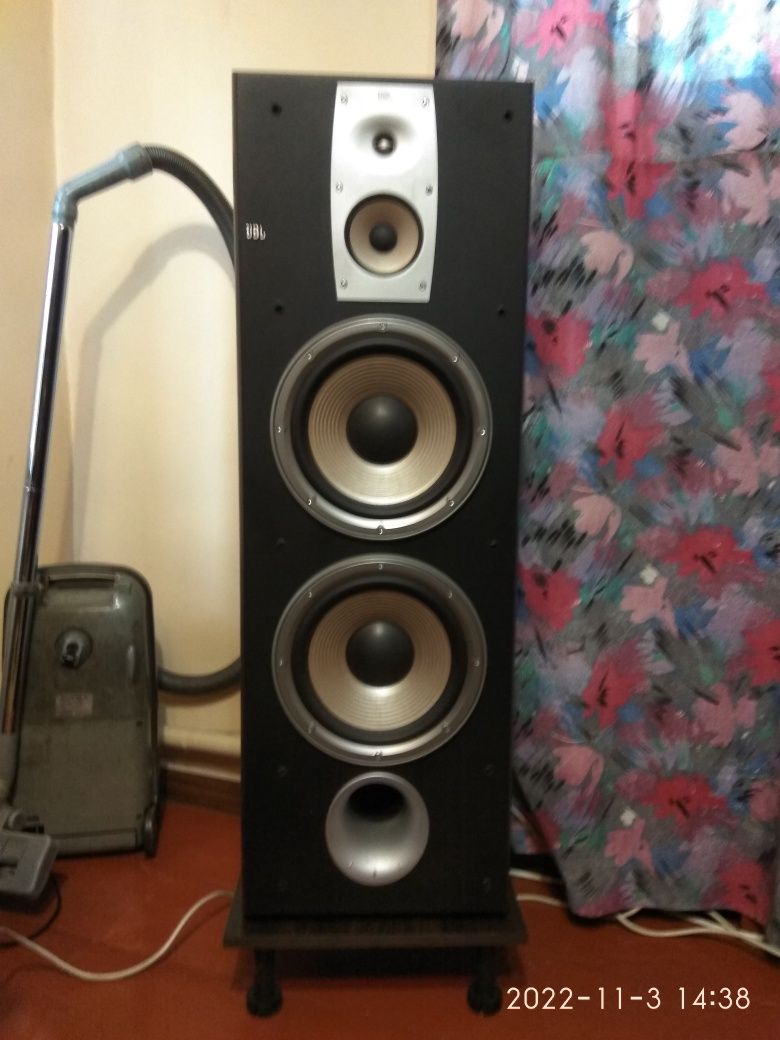 Продам акустические колонки JBL 310 ND