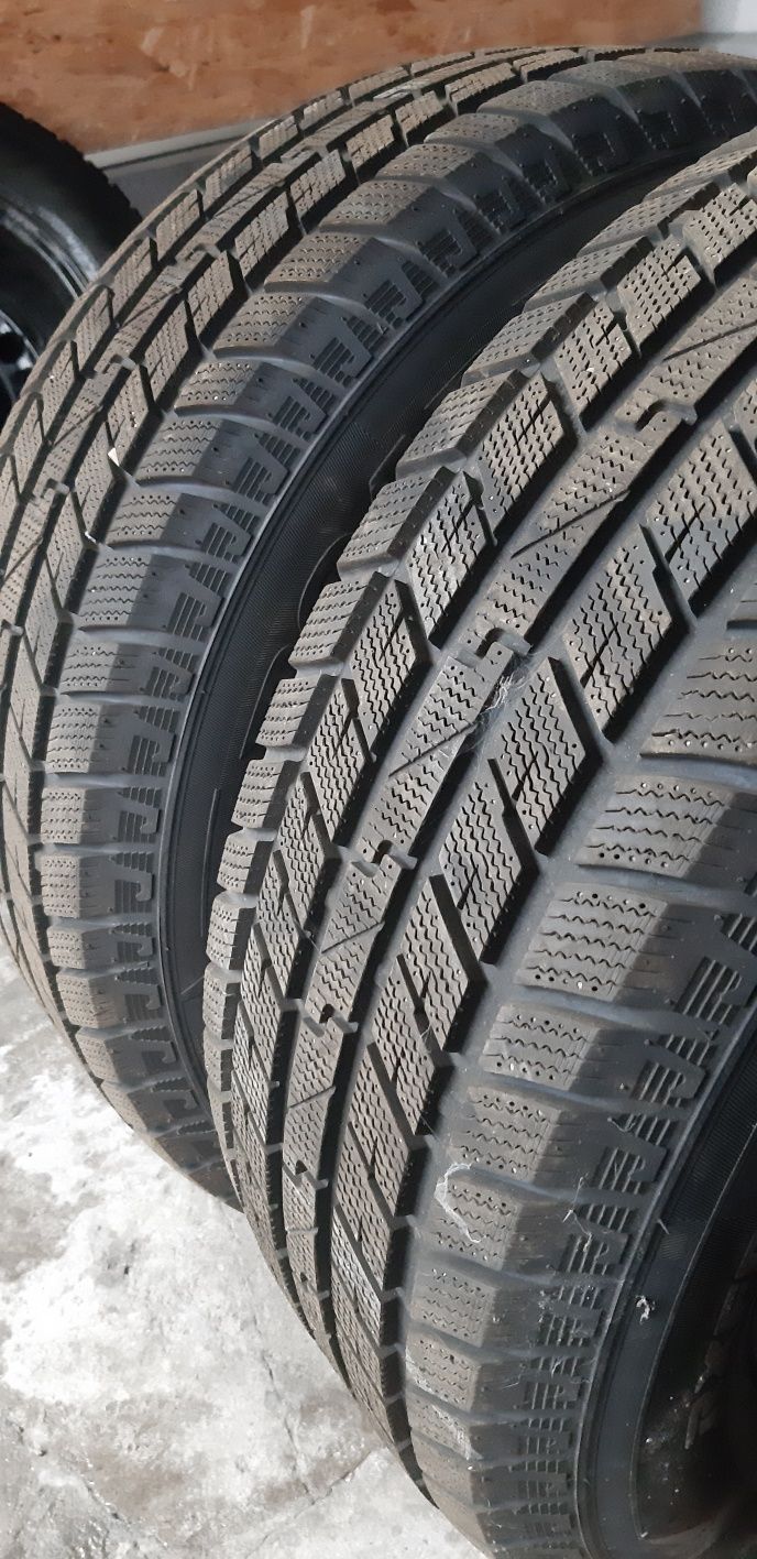 Продам зимние шины размер 215/65/15. Продам только комплект.