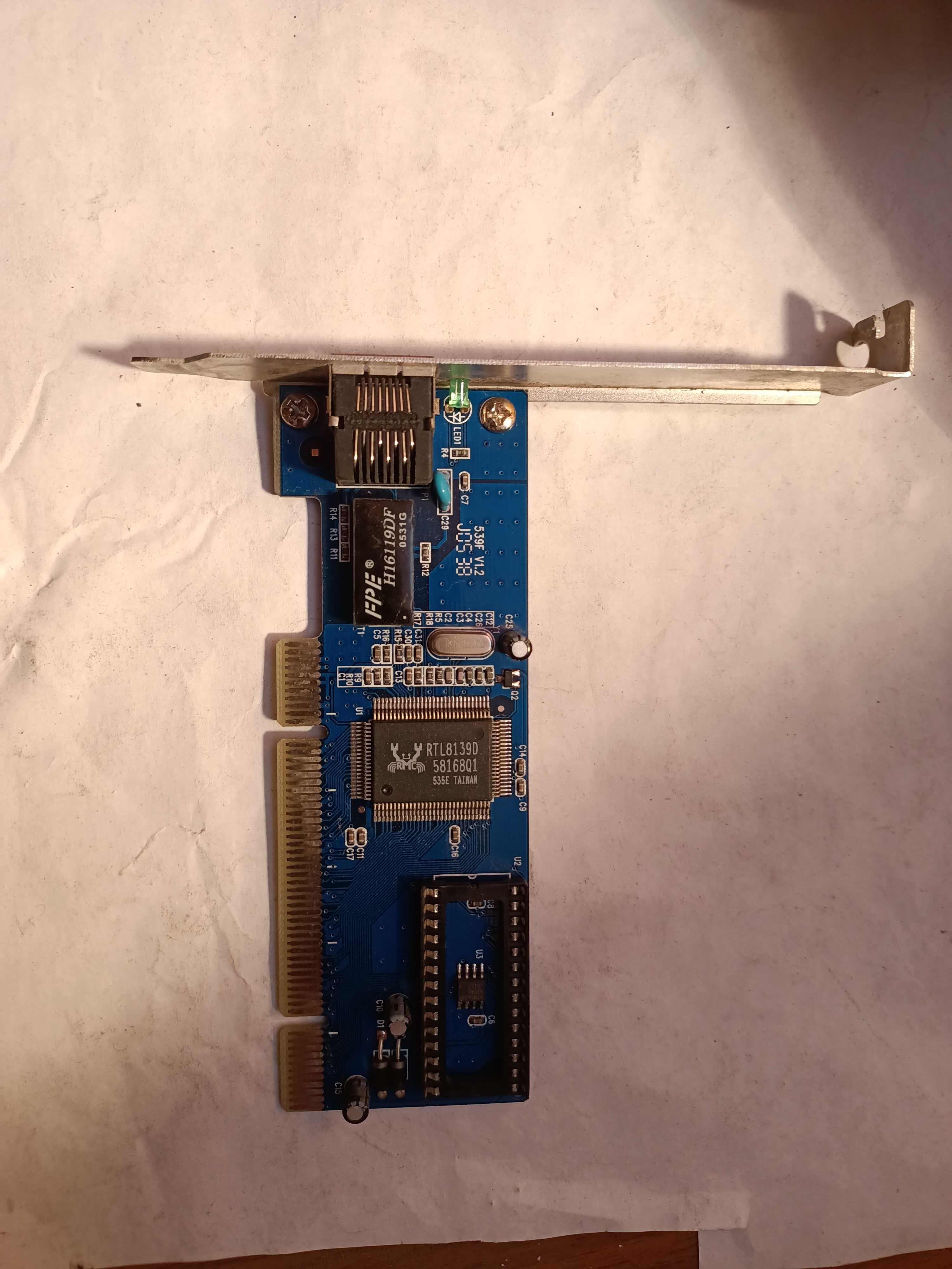 Сетевая карта "ECOM 539F Realtek RTL8139D".