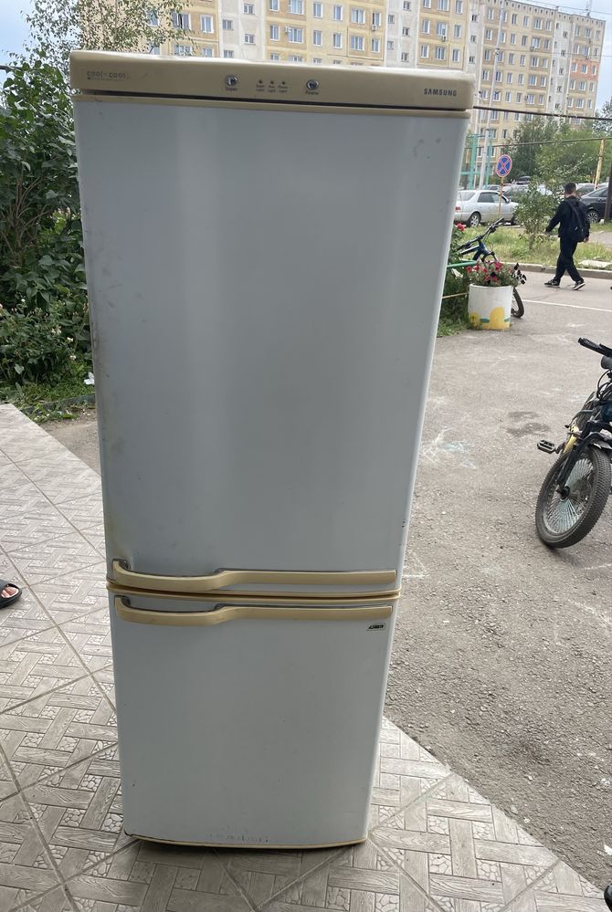 Холодильник продам самсунг