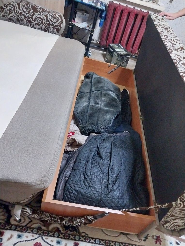Продам Диван с креслом