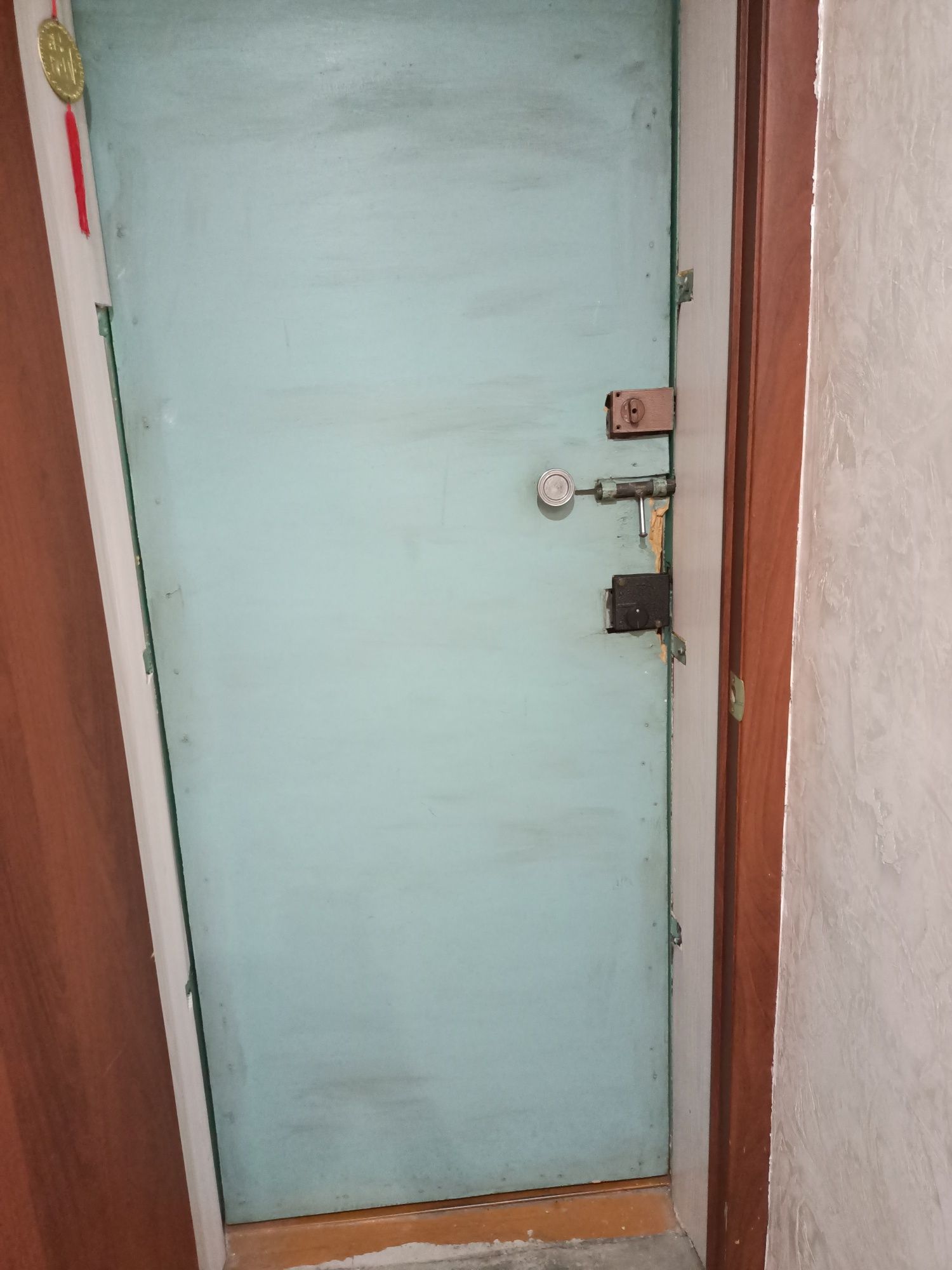 Продам железную дверь