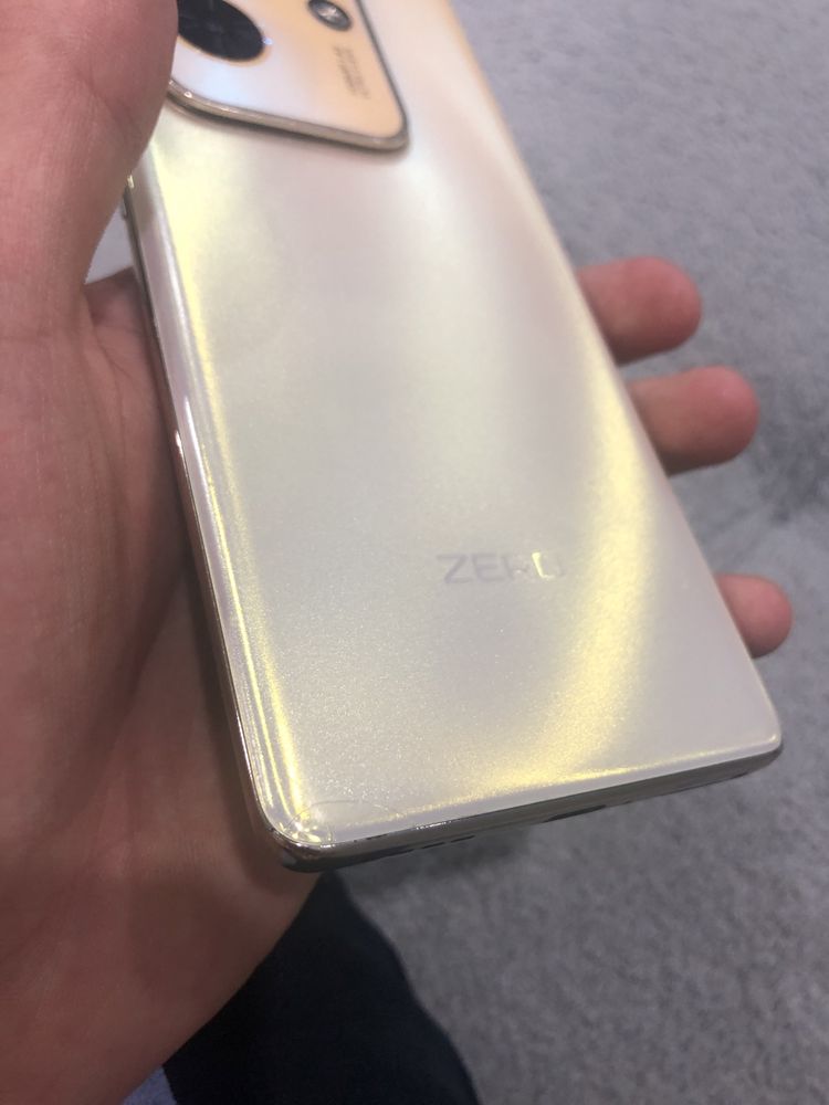 Infinix ZERO 30.