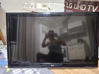 Телевизор LG почти новый  108см