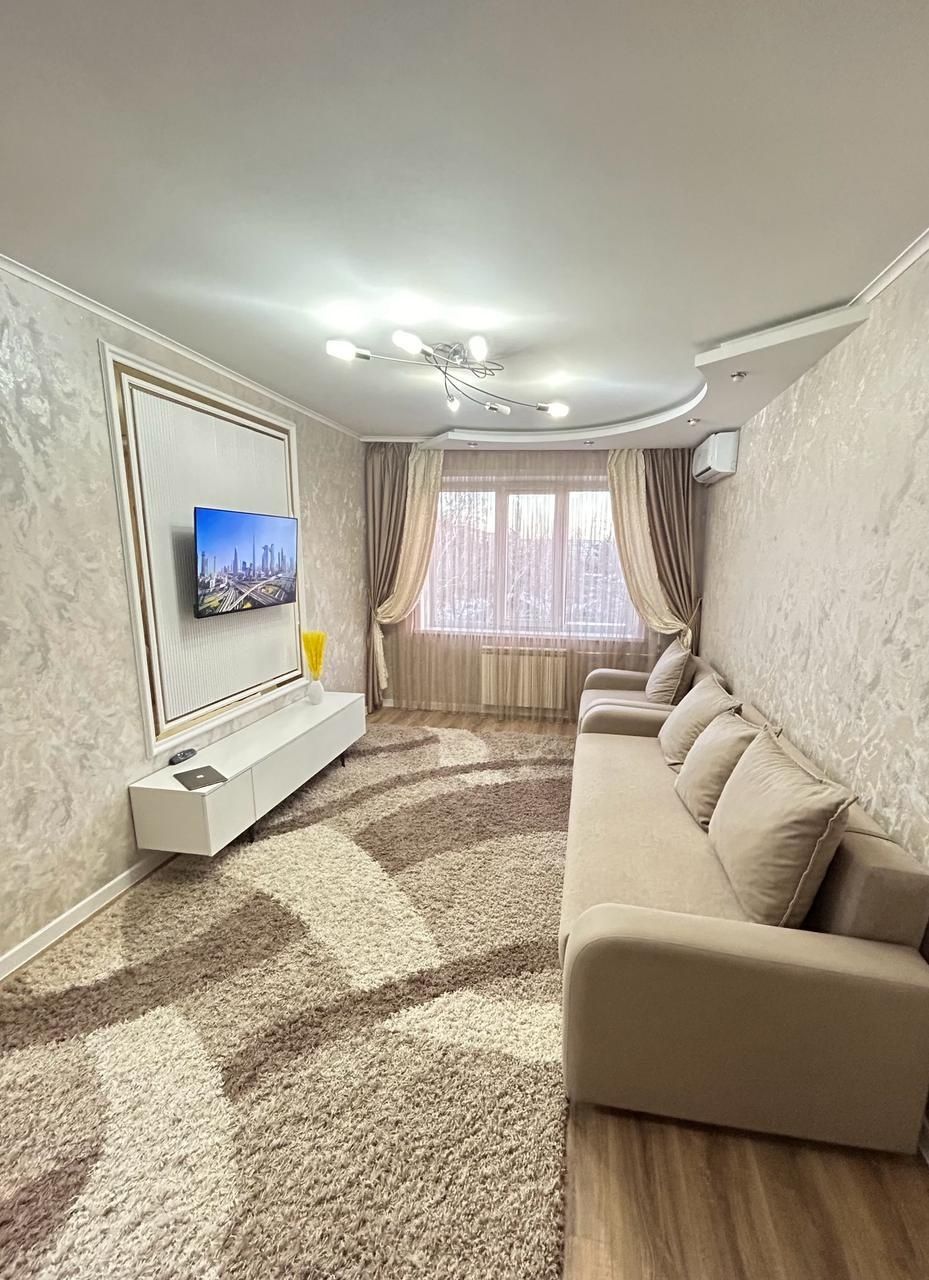 Двухкомнатная в центре по ул. Естая, дом 83/1, ТД Тулпар, Дом Шахмат,