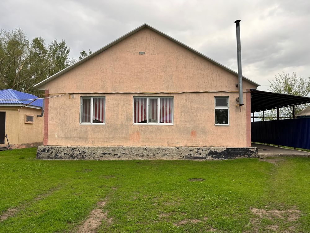Продам или обменяю на 2-х или 3-х, отдельно стоящий дом, в пос. Акжар