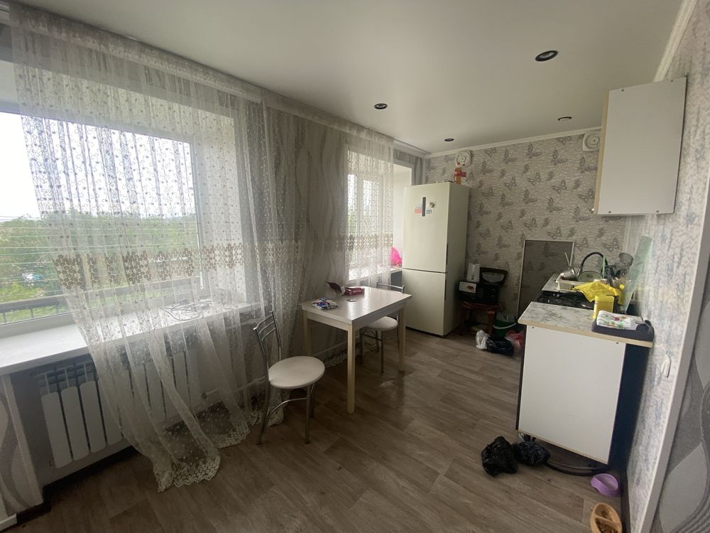 Срочно продам 2 комнатную кв 3 этаж Шахтерская 10А