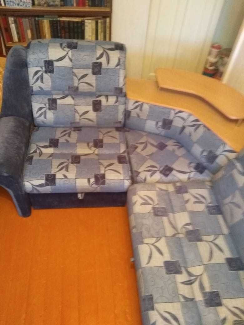 Продам диван угловой