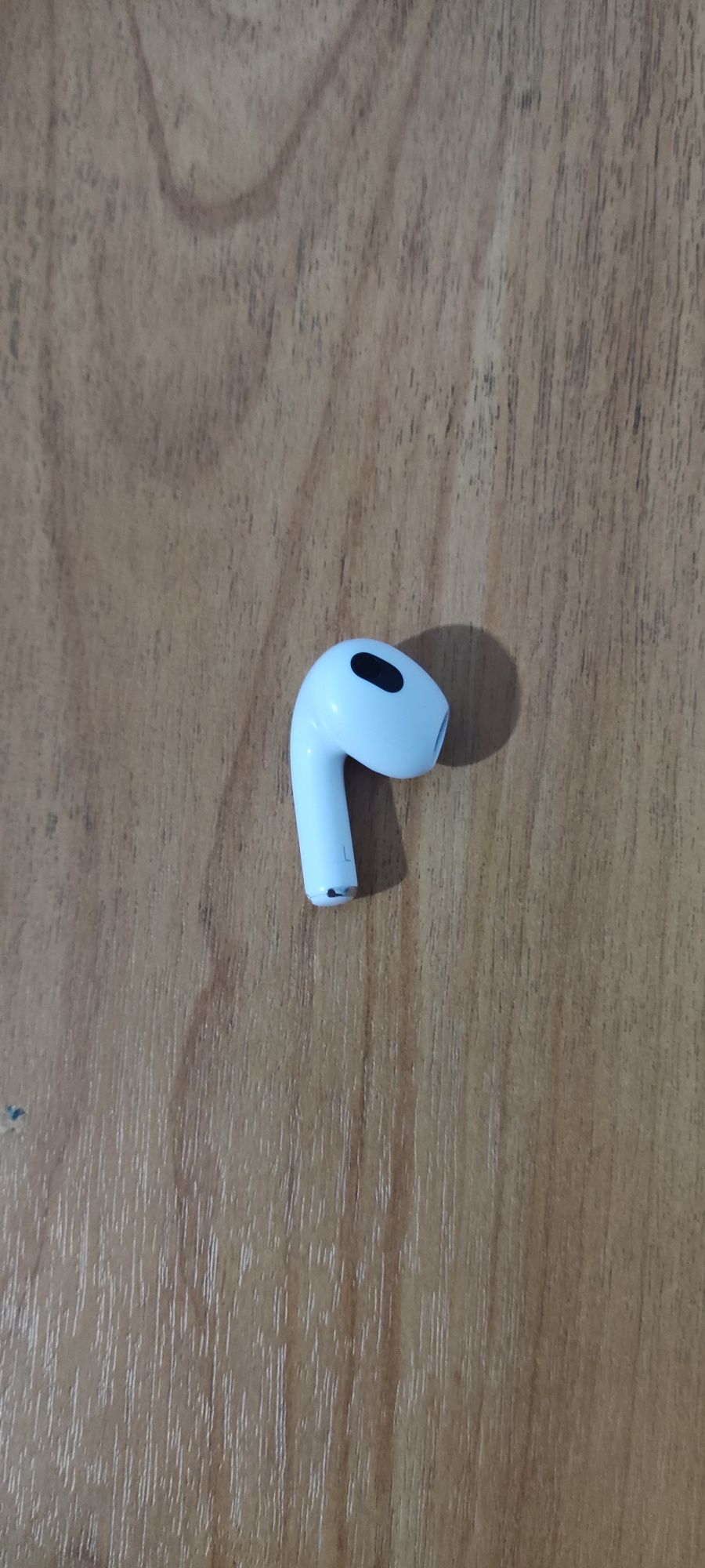 Продаю левое ухо airpods 3 pro в идеальном состоянии