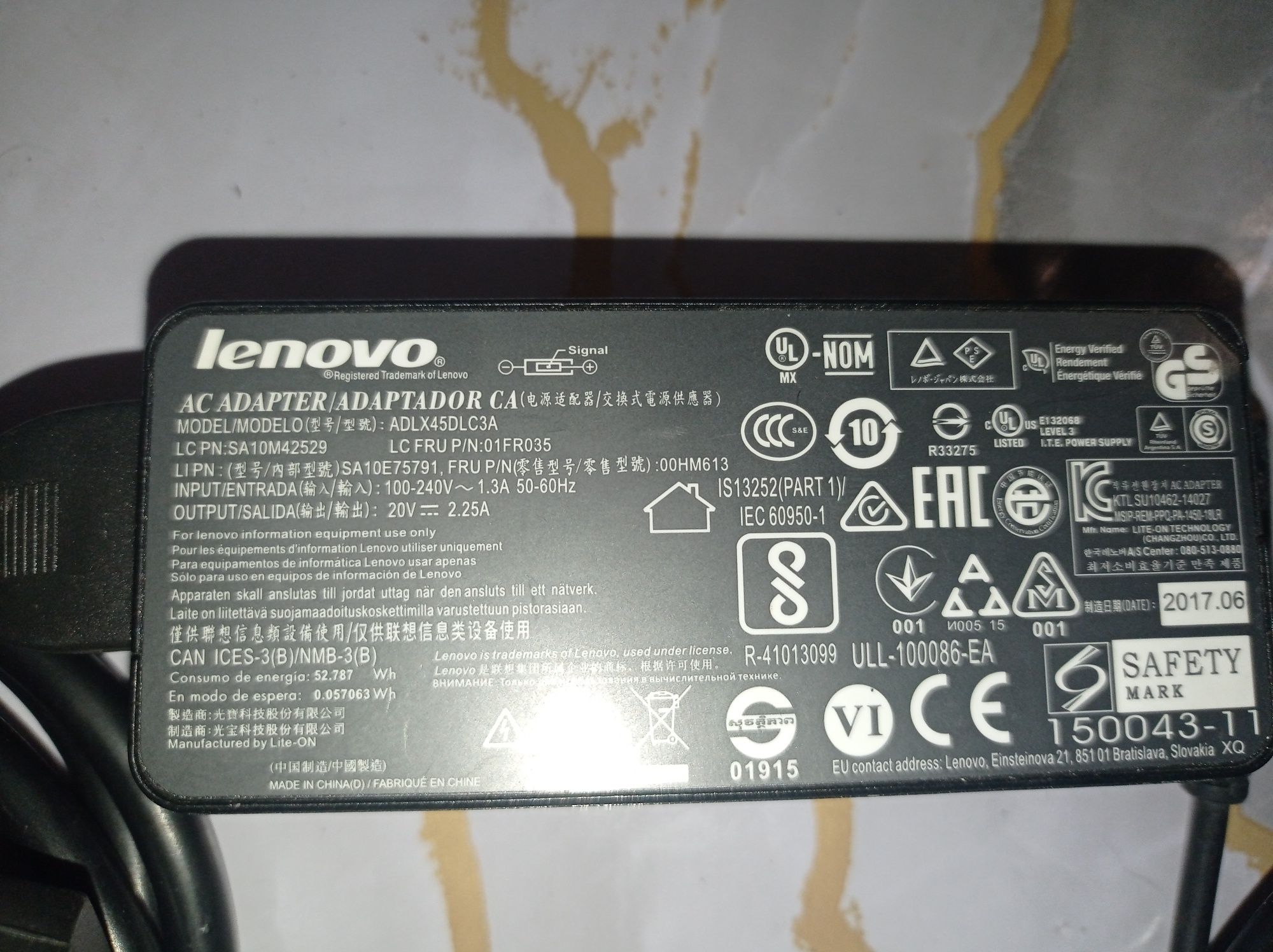 Зарядка lenovo в хорошем состоянии