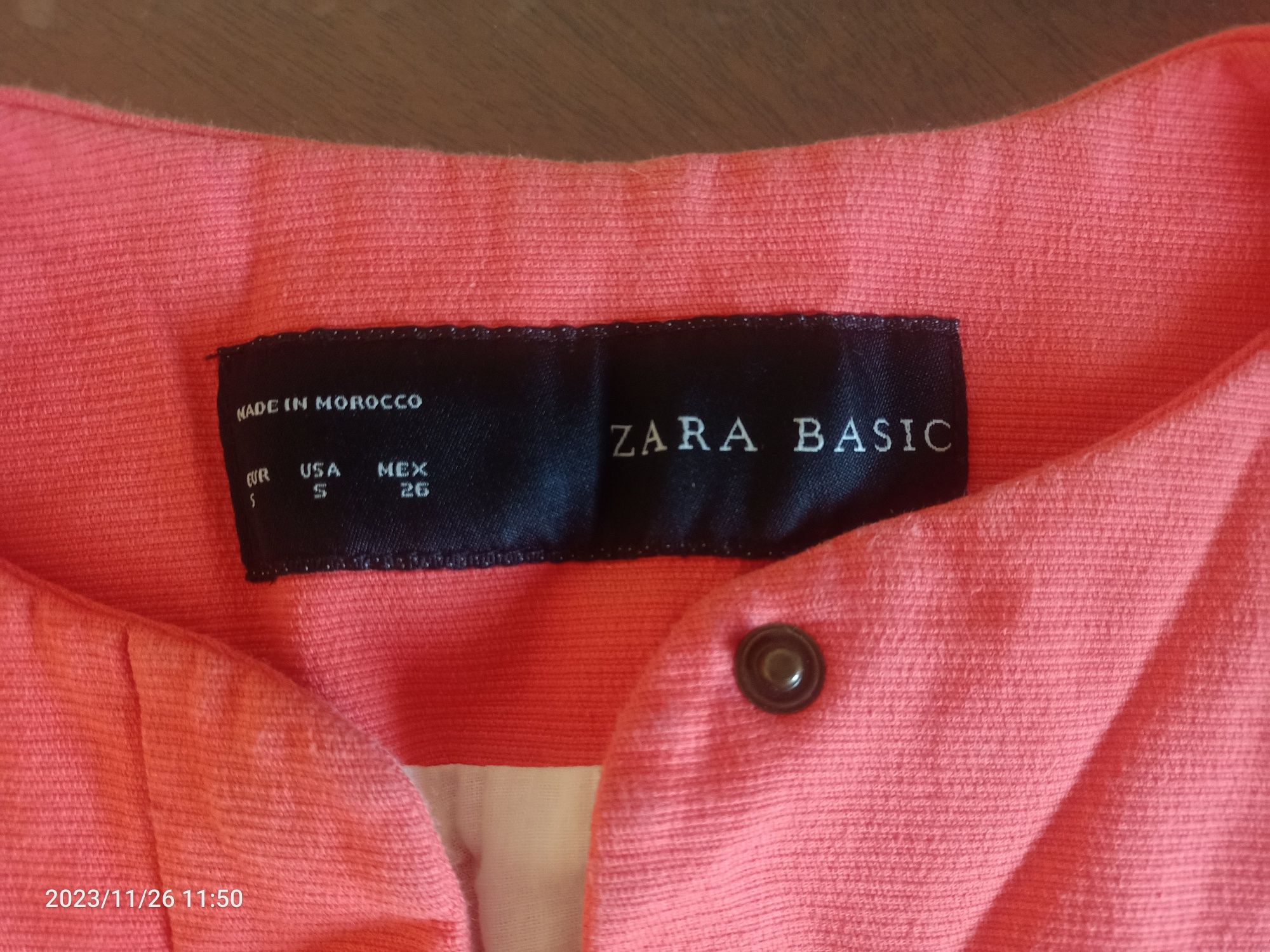 Жилетка и брючки фирмы "Zara"