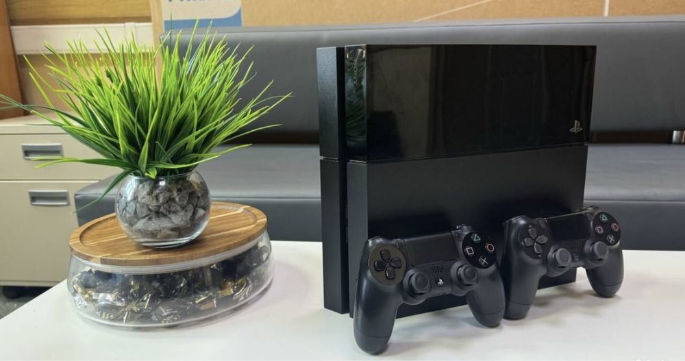 PS4 + FC 25, UFC 3, 4, A way out, Battlefield V и 250+ игр