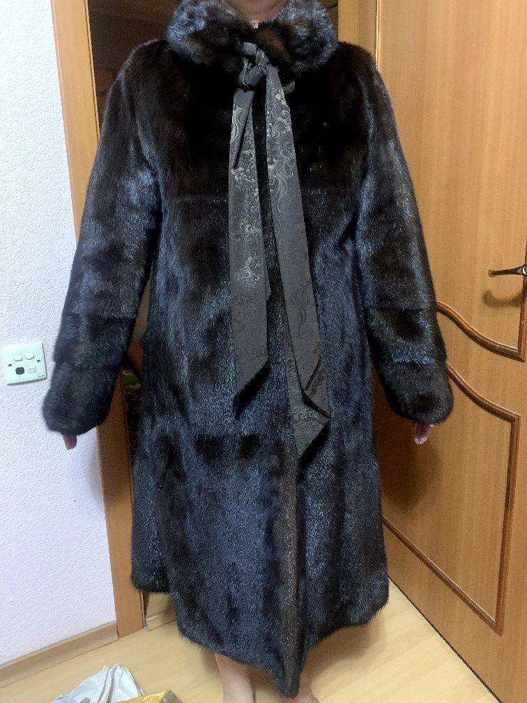 Продам норковую шубу 48 размер