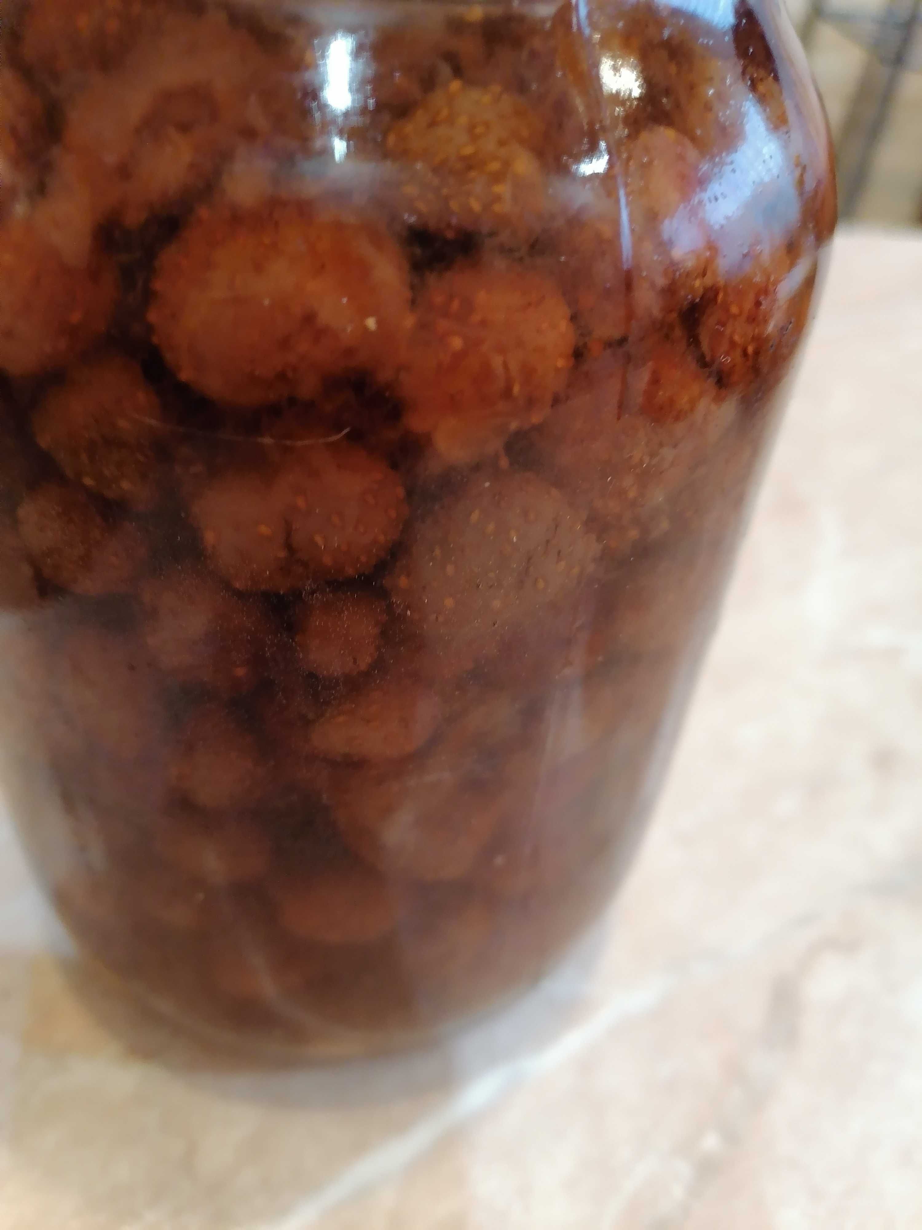 Продам домашнее варенье из ягод и домашний сок . замороженную малину.