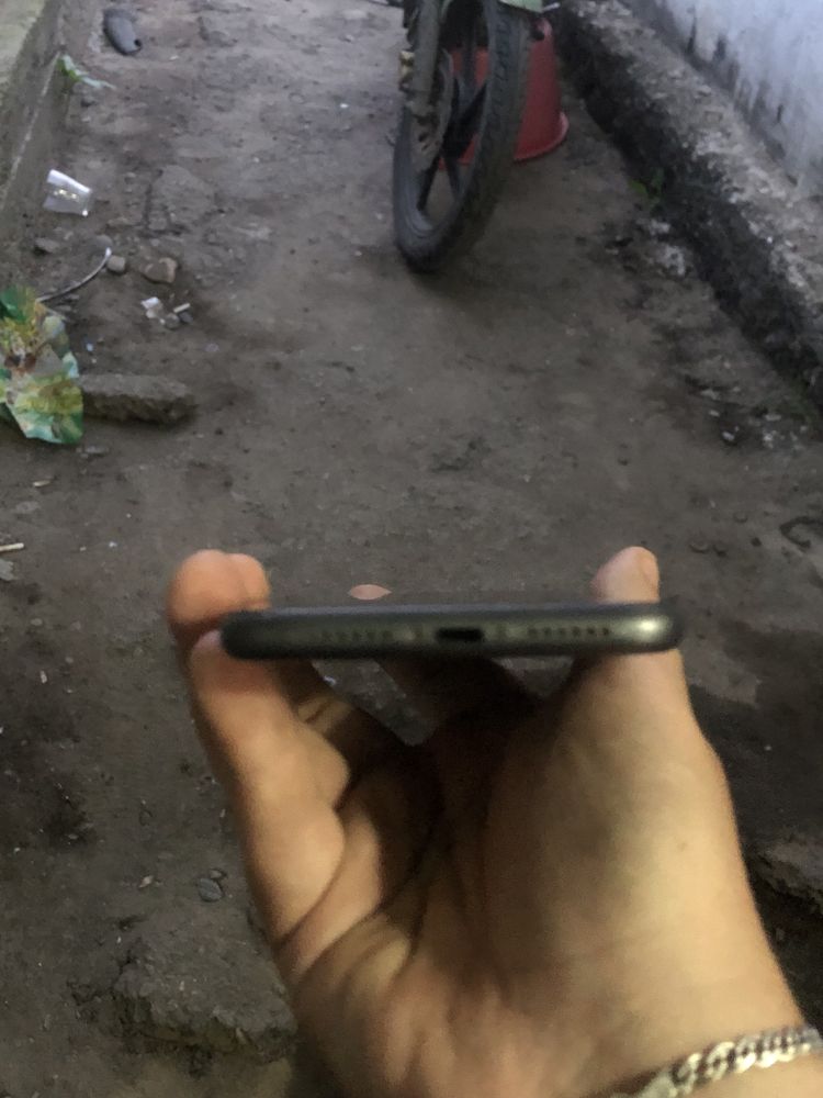 Продам 11 айфон 128гб