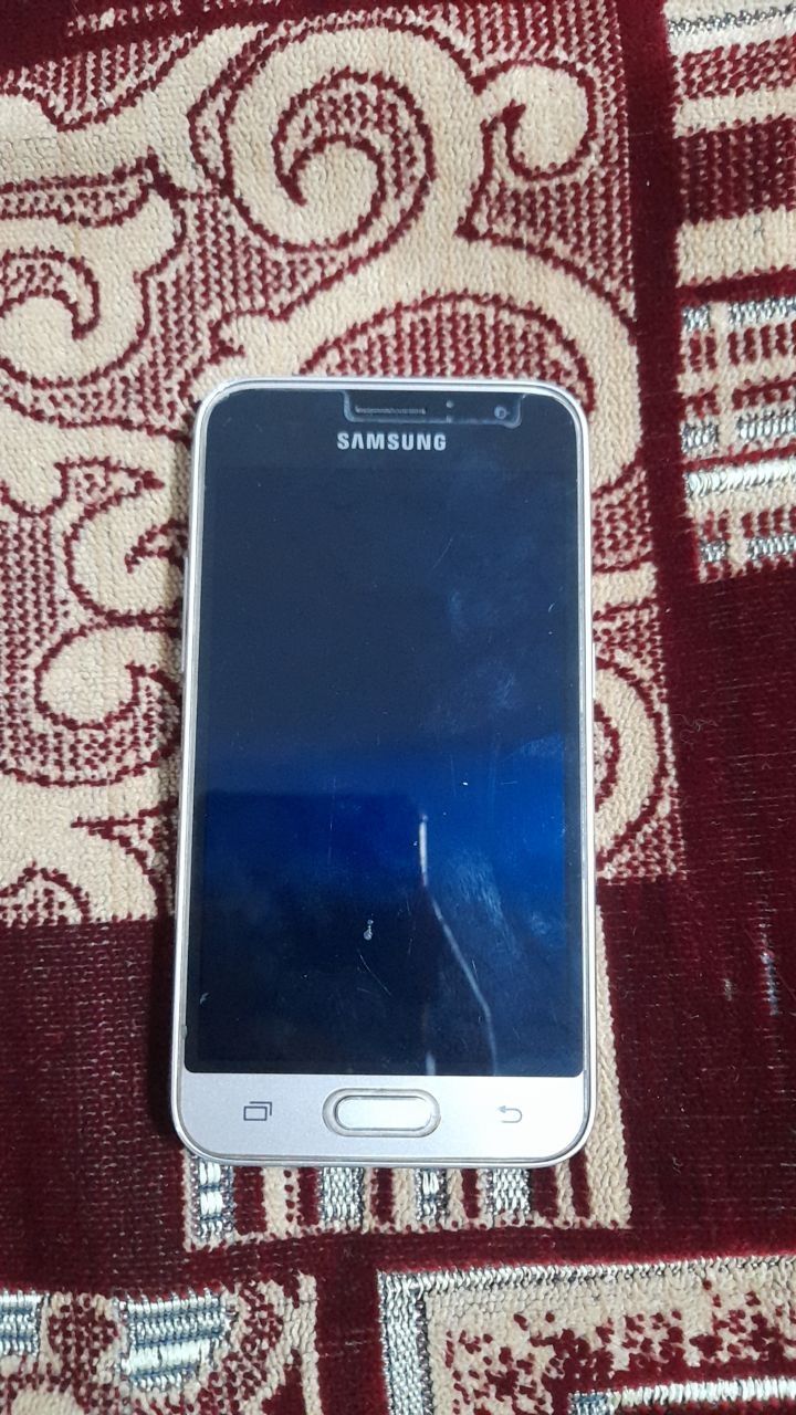 Продаю Samsung Galaxy J1