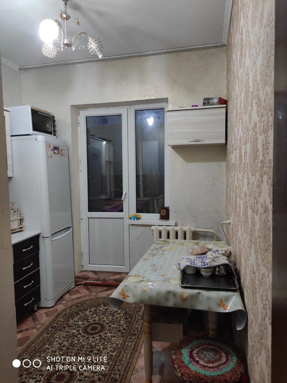 Продается стол для кухни белая