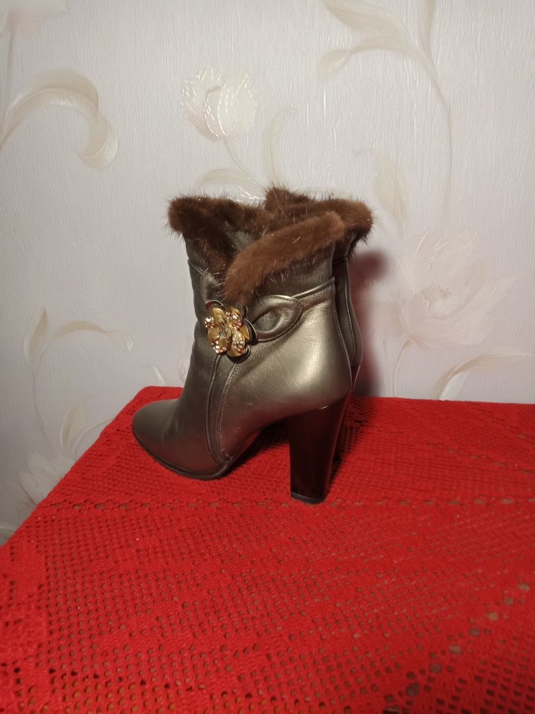 Продам женские полусапожки с сумкой
